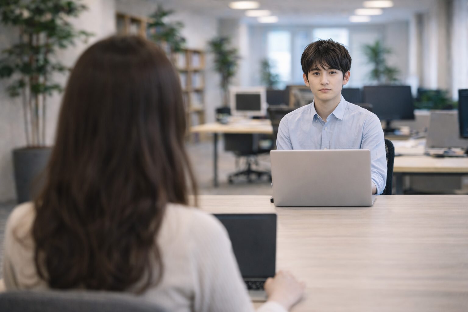 話したことないのによく目が合う男性心理と脈ありサイン徹底解説